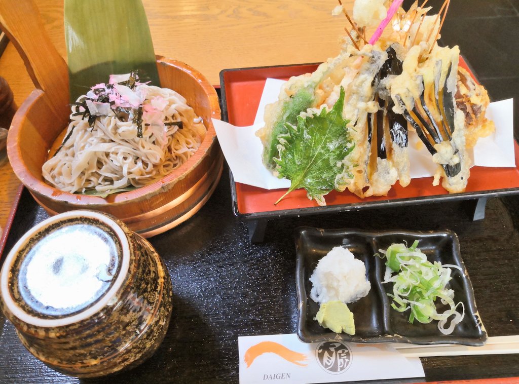 名古屋での昼飯は評判の良い蕎麦屋🍵