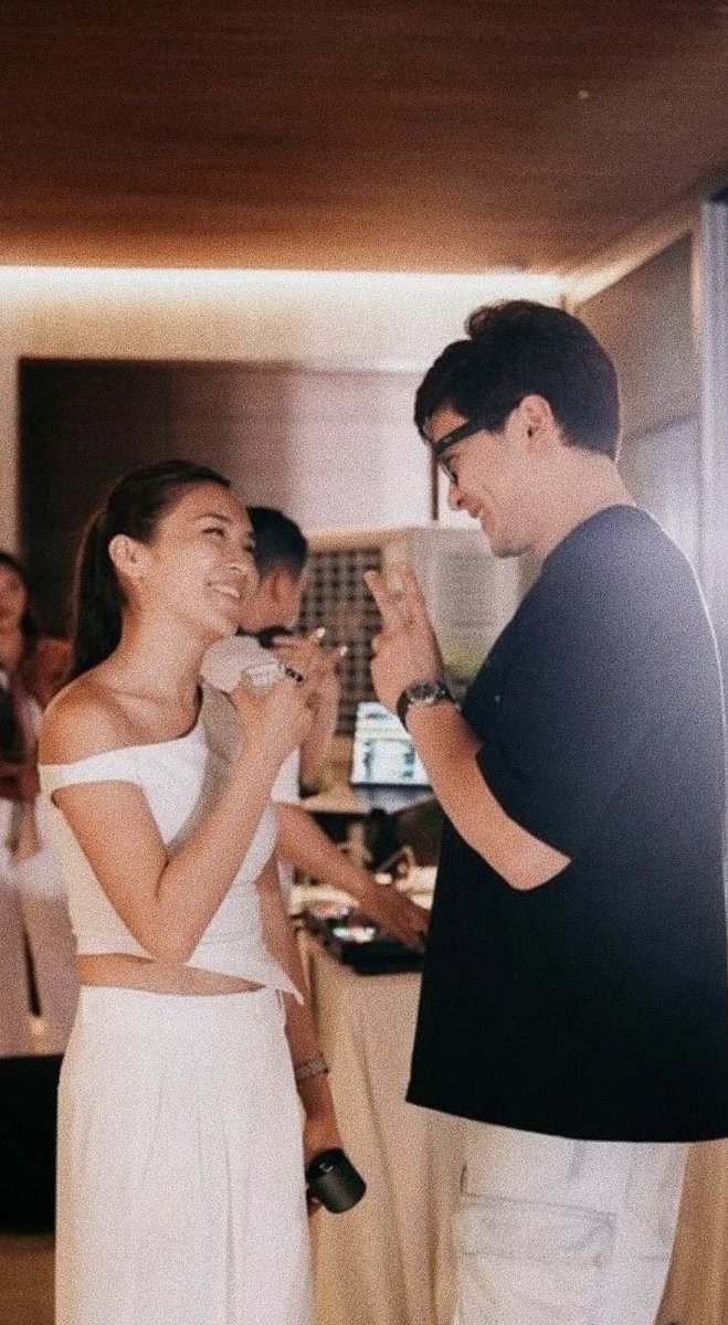 _seonstay's tweet photo. Me trying to restrain myself from shipping Kathryn and Alden. 

Also them : https://t.co/clWvUN7BOp