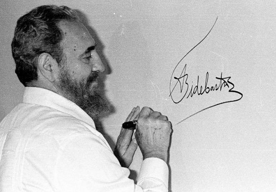 #ConDeZurdaVoy a mantener muy legible tu nombre #Fidel 🤗🇨🇺💞 #DeZurdaTeam_ @DeZurdaTeam_