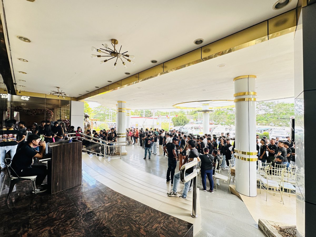 kookoocryptotv's tweet image. We need more chairs and more games to showcase here at @Yggphroadtrip 

Nah, these are real humans not bots. 😛

Special shoutout to Synergy Guild led by @Nate_YGG