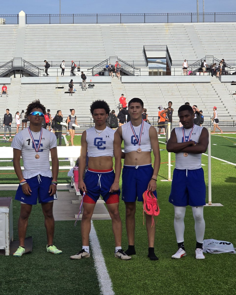 We are not done yet! 4x400 Regional Qualifiers! Time - 3:28 @diversionsm @CoogsTrack @ZayyAlexander @ChrisRico2xx #GoCoogs