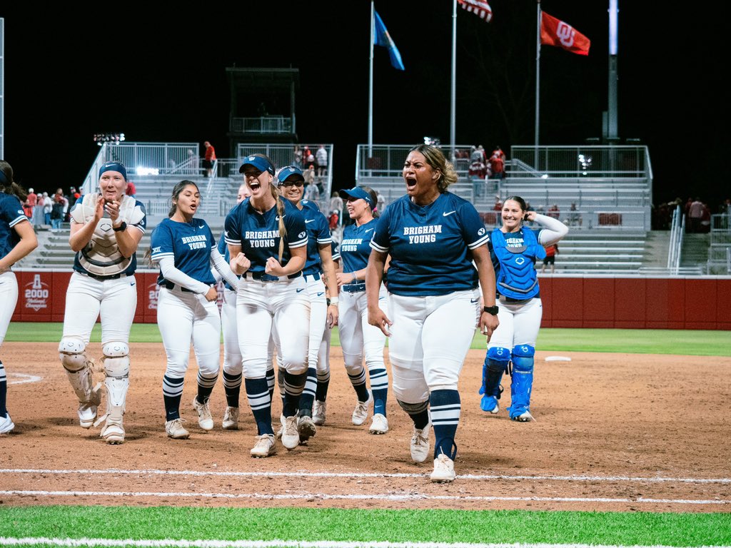NCAA Softball tweet media