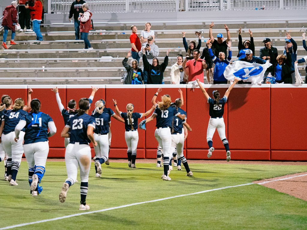 VICTORY FOR BYU‼️

BYU gets the upset win defeating No. 2 Oklahoma, 9-4!

#NCAASoftball x 📸 <a href="/byusoftball/">BYU Softball</a>