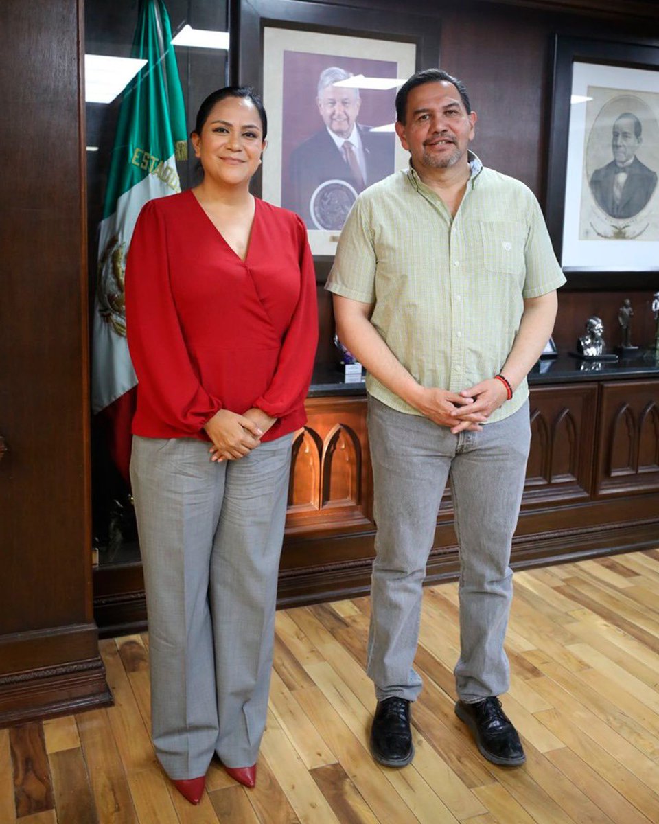 CruzPerzCuellar's tweet photo. Viernes de mucha chamba y hace rato tuve el gusto de recibir en la oficina a la Secretaria del Bienestar, Ariadna Montiel @A_MontielR, una mujer muy comprometida con la Cuarta Transformación. Platicamos un buen rato y le agradezco la visita. ¡Buen viernes! 🙌 https://t.co/nQVxU0qFl1