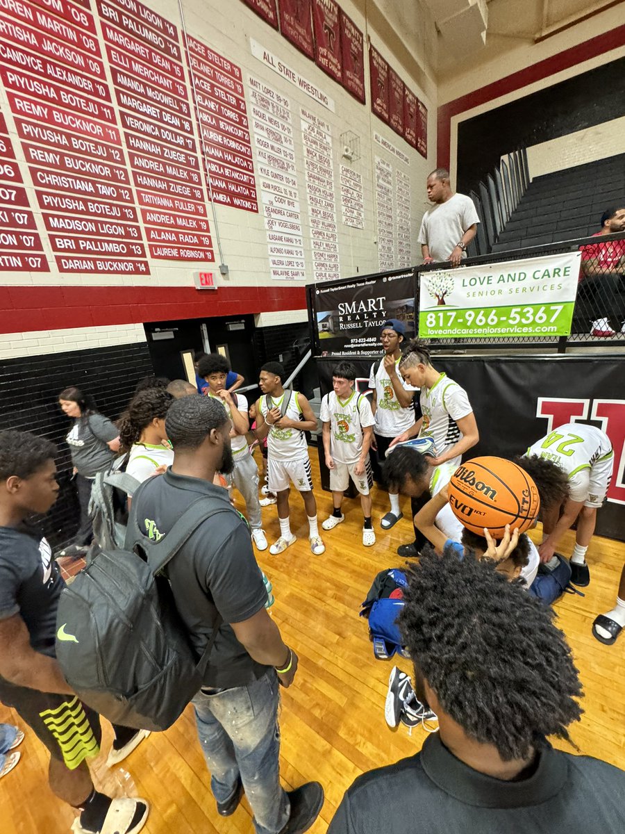 T2GElit3's tweet photo. Proud Of The Gang, Good Start To The @thephcircuit … 1-0 Were On A Mission!!
It’s Business Trip… So proud Of These Young Men And How Far They Have Came!!
💚GANG💚 https://t.co/YmbrMg9pxR
