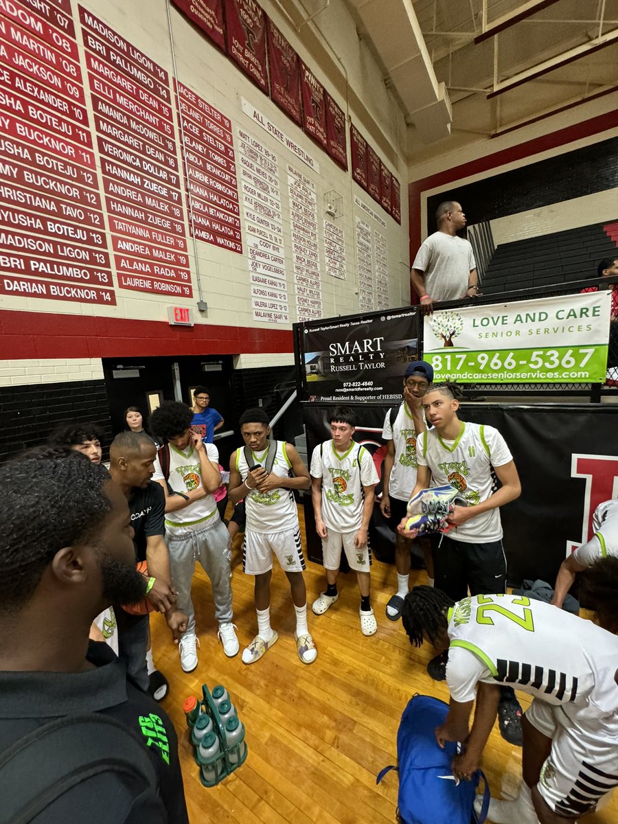 T2GElit3's tweet photo. Proud Of The Gang, Good Start To The @thephcircuit … 1-0 Were On A Mission!!
It’s Business Trip… So proud Of These Young Men And How Far They Have Came!!
💚GANG💚 https://t.co/YmbrMg9pxR