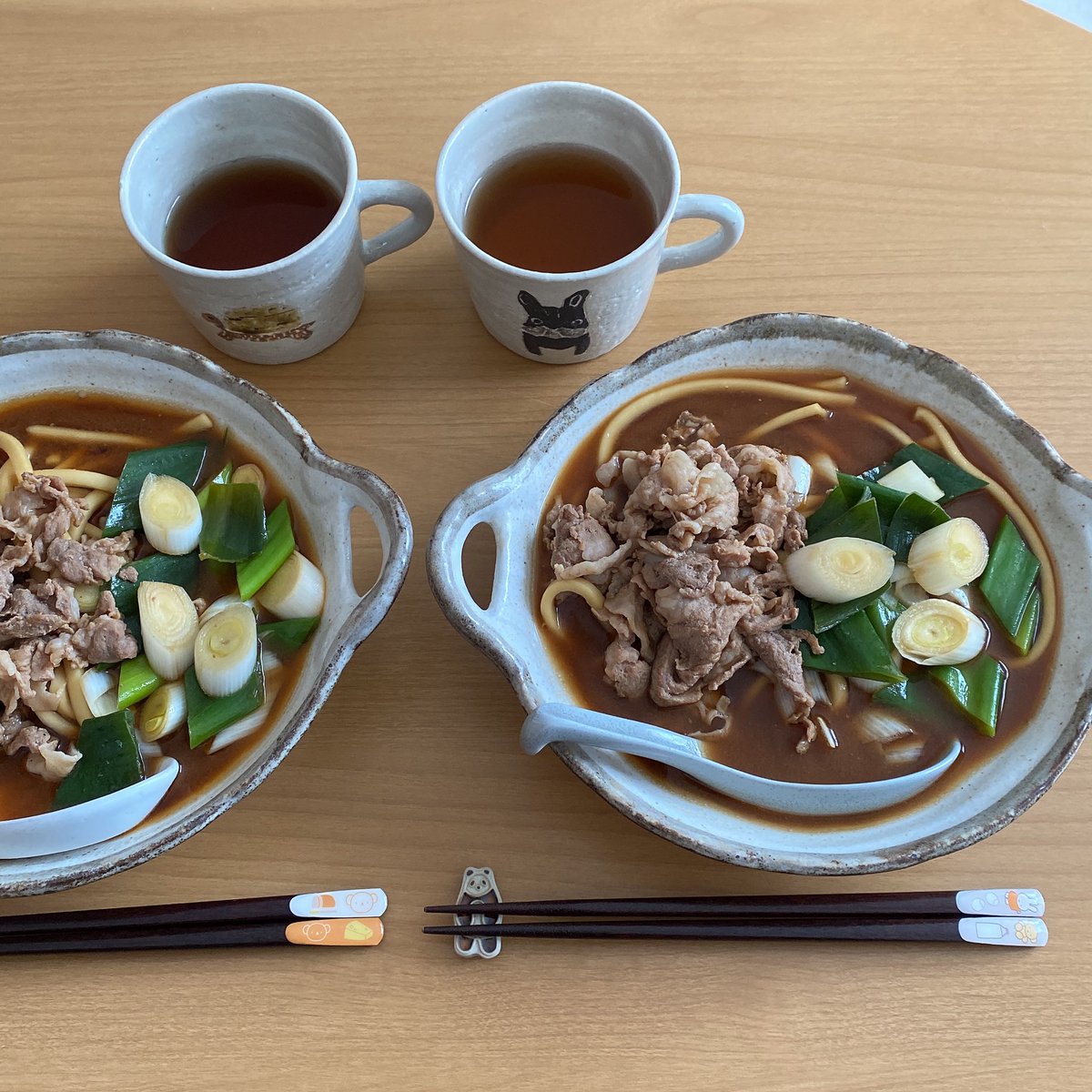 妹の名古屋土産の山本屋の味噌煮込みうどんで、下の階に住む姉とお昼です。