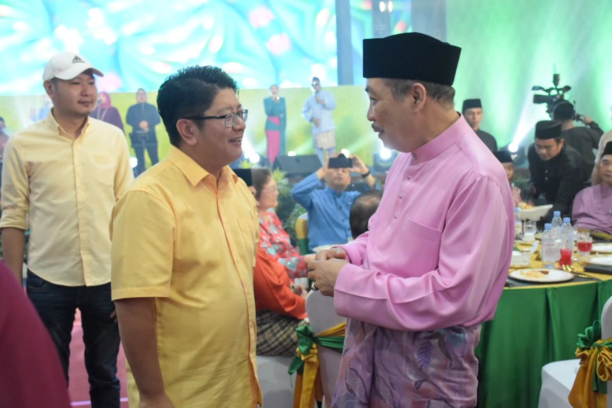 13 APRIL 2024 | TUARAN Menghadiri Rumah Terbuka Hari Raya Aidilfitri Ketua Menteri Sabah, Datuk Seri Panglima Haji Hajiji Haji Noor di Dewan Seri Sulaman, Tuaran. Kesempatan ini saya ambil untuk bersapa khabar dengan rakan-rakan pimpinan dan hadirin lain. Semoga amalan kunjung…