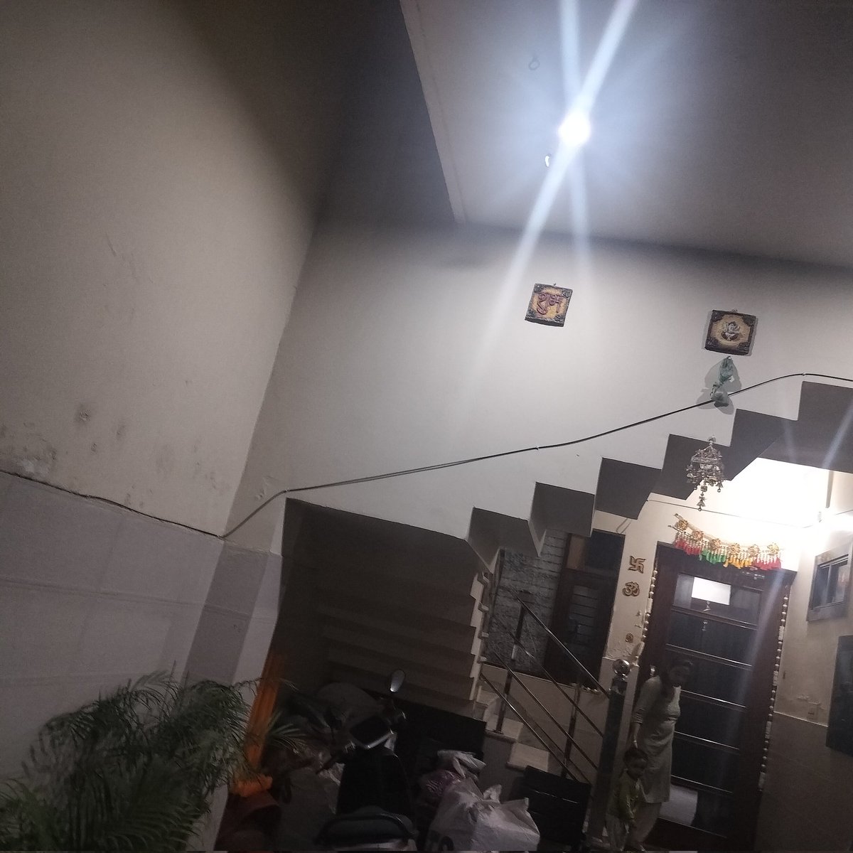 manojgarg05's tweet photo. @reliancejio @JioCare see the quality of wiring done by your installation team, asking extra money to do proper wiring. https://t.co/OBINR0HK8L