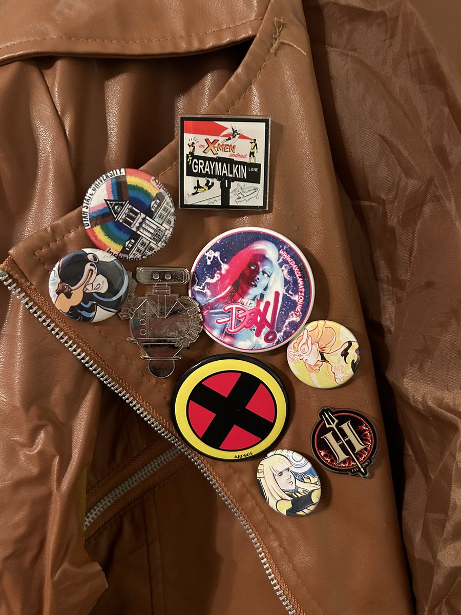 Finally redid my buttons on my X-Jacket after getting so many X-related ones over the last year. Featuring art/merch by: @Daxclamation @SinaGrace @karen_xmenfan @TheUncannyEXP @XIsForShow #usuqsa #graymalkinlane & @FarpointCon