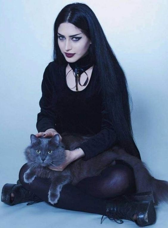 Good morning my dear @LadyBlackTear. Have a happy #Caturday and a great Weekend lovely Sister. Love and hugs🖤🌹