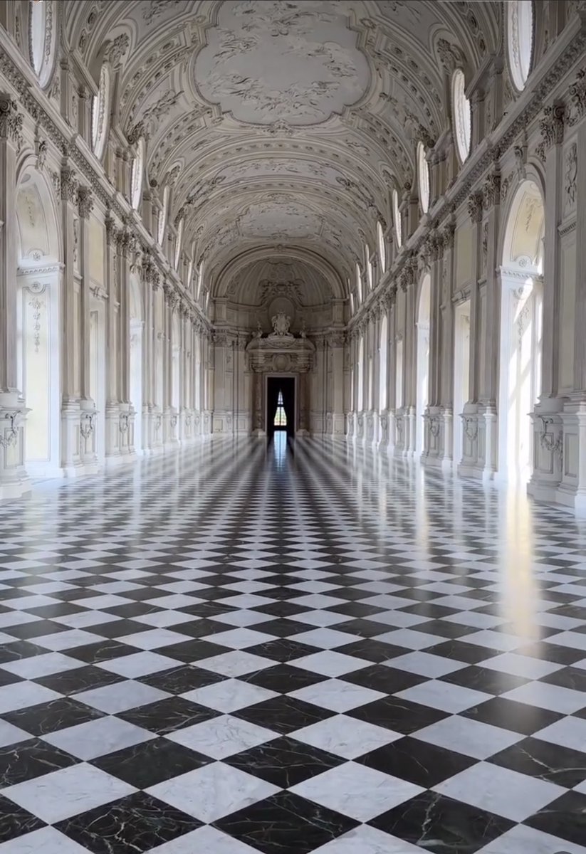 Good night ✨X friends 
The Grand Gallery in @lavenariareale,