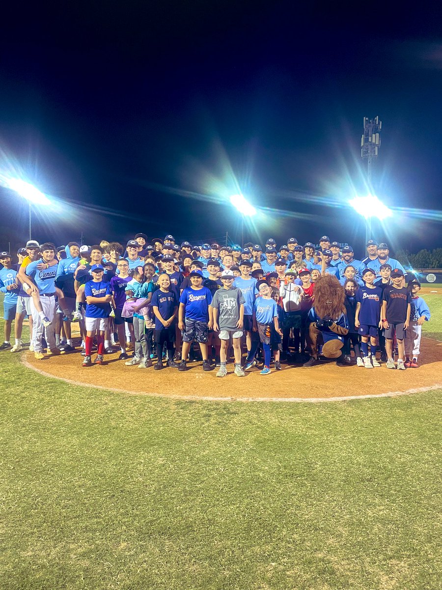 Thank you to lo the First Colony Little Leaguers that came out tonight!!! @FirstColonyLL