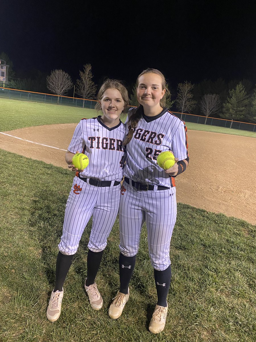 Great split tonight against Chatham! It was a team effort in both outings as the girls battled in two tight games. Shoutout to @reesemcnamara24 on a big day at the plate and @KylieLintker for crushing it in her Varsity debut! 🧡