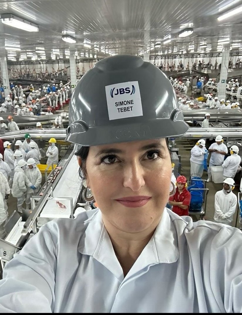 tebetinha's tweet photo. petição pra simone fazer o próximo comercial da friboi com o tony ramos https://t.co/8aAvXaXOgD