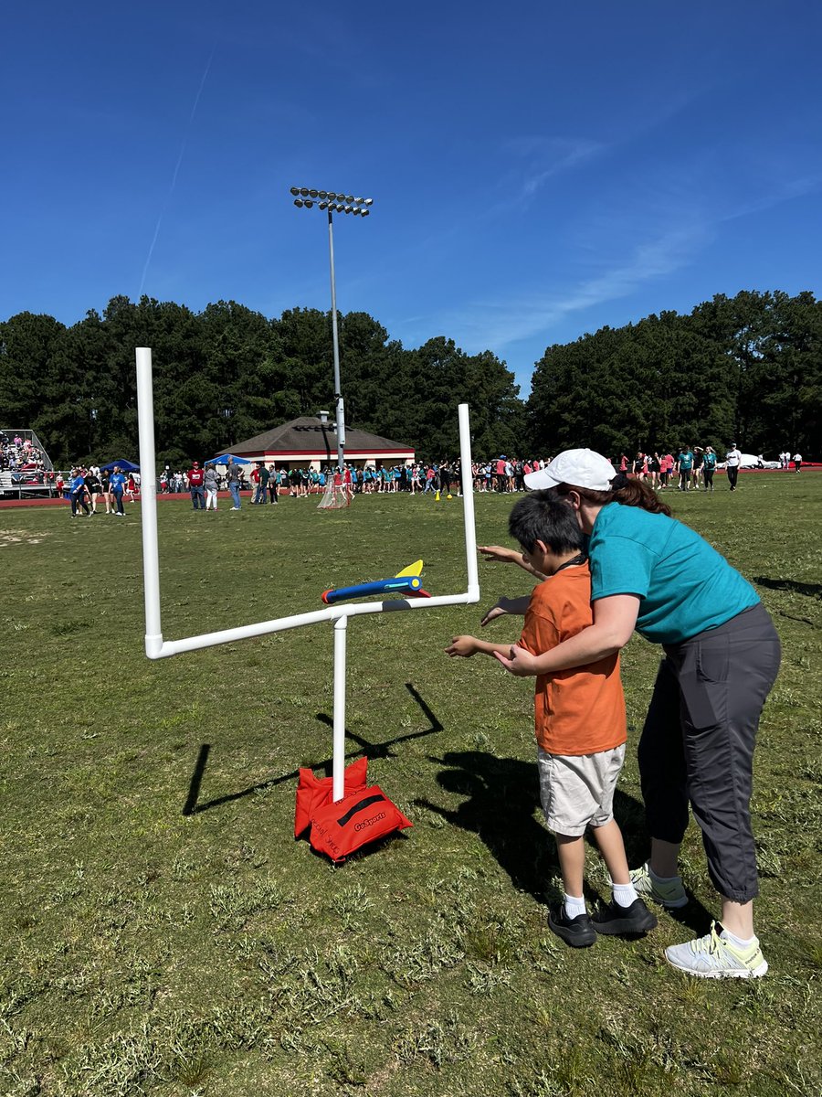 What a beautiful day for TISD Challenge Day! It was wonderful to see the student participation 🙌 Way to go LES Wildcats!  <a href="/TISDLES1/">Lakewood Elementary</a> <a href="/TISD/">Isabela</a>