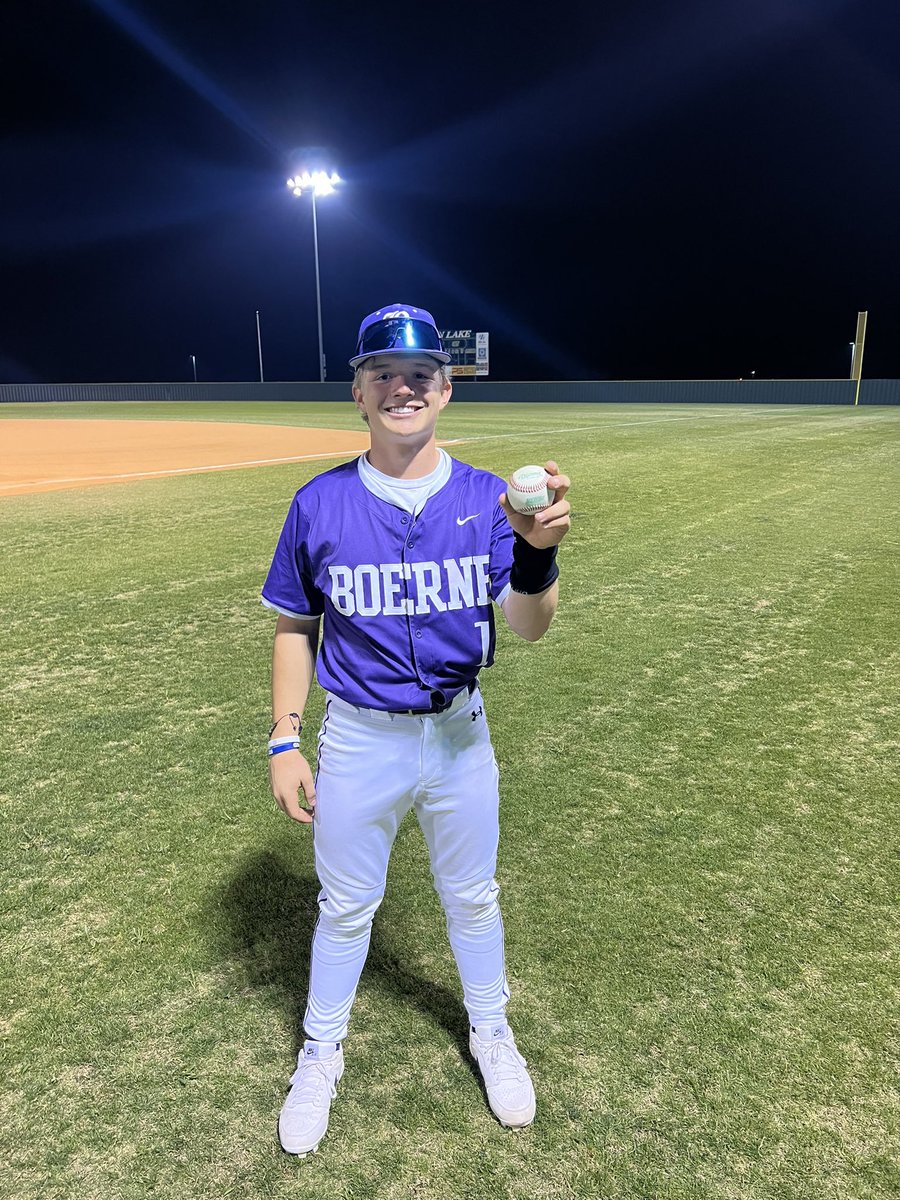 Hounds win 10-1!!! Jackson Grimes was HUGE throwing a 16 strikeout NO HITTER!!! The bats were hot as well with Hudson Mcnew and Jace Preston hitting home runs, and Walker Hill, Hutson Hendrix, and Dylan Perez hitting doubles as well. Go Hounds!!!