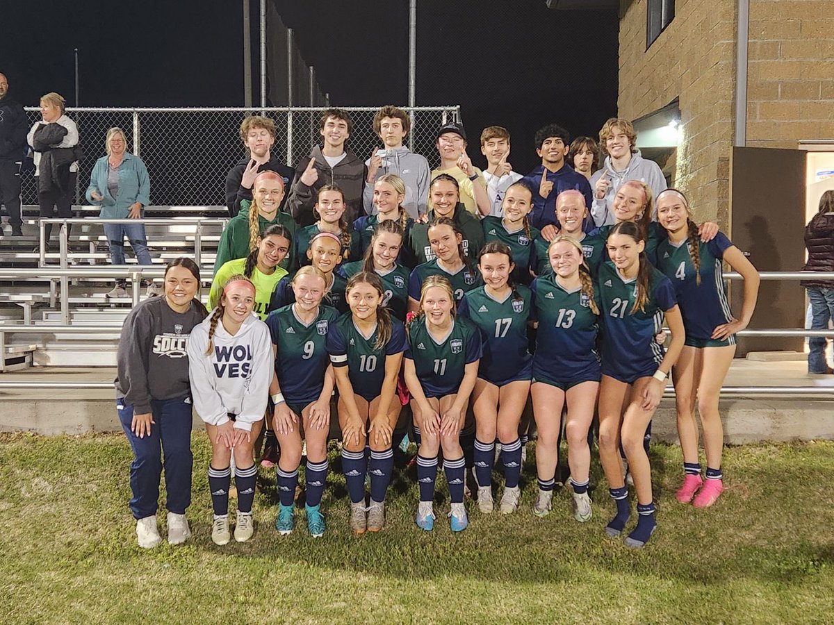 Varsity girls grind out a 3-2 win over Kickapoo. Goals by Vincent (2) and Harvatin. Assists by Vincent, Harvatin, and Blanke. Thanks to THS boys volleyball for coming to support tonight!!