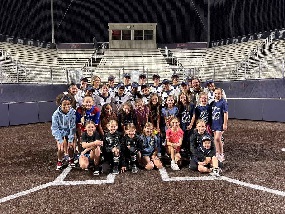 Such a great night at Wildcat Stadium! We loved having our future wildcats out tonight! Shout out to @Zelda_Bobbitt for being tonight’s Grover of the Game-she dominated at the plate going 3-3 with 6 RBIs! 🥎🐾 #beaboutit