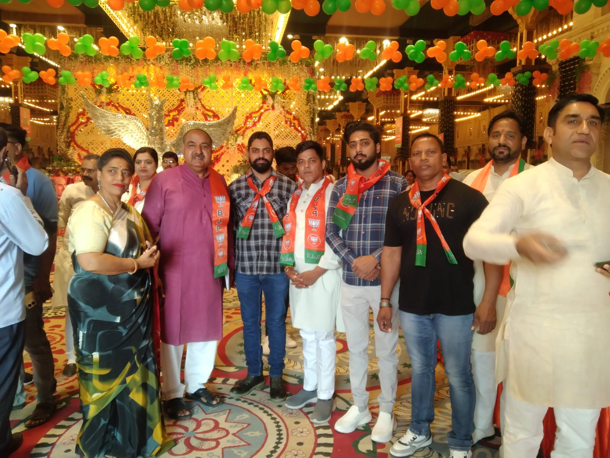 DeepuJainGarg2's tweet photo. आज उत्तर पश्चिम लोकसभा की संगठनात्मक ब���ठक आयोजित की गई जिसमे दिल्ली लोकसभा चुनाव प्रभारी,राष्ट्रीय मंत्री श्री @_opdhankar जी प्रदेश संगठन महामंत्री श्री @pavanranarss जी ने संबोधित किया एवं लोकसभा चुनाव की राजनीतिक एवं संगठनात्मक योजना के ऊपर विस्तार से कार्यकर्ताओं से चर्चा करी https://t.co/DWW3F1kdwB