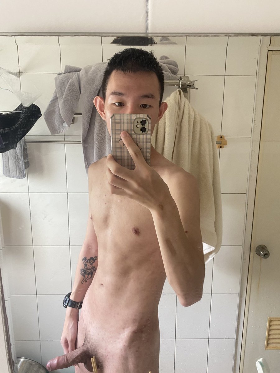 最近工作好忙再加上準備要搬家了
忙到都沒時間色色🥵

夏天到了🌞
好想出去野裸跟野曬😢
有人有推薦高雄哪嗎

奉上剛拍熱騰騰的軟屌跟半硬屌🍆🤪