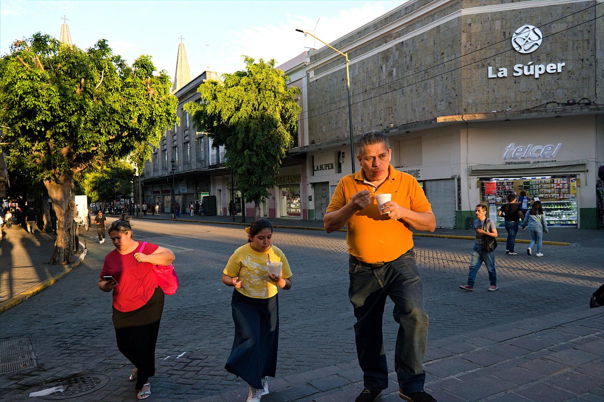 St 18.03.2024 #streetphoto #akuninfotografo #fotografiadecalle #akunin #fotografoakunin #akuninsempiterno #Mexico #GuadalajaraJalisco #fotosdecalle #streetphotography #ストリートスナップ #streetphotos #alwaysonthelookfornewimages #guadalajara #fotodecalle #fotodecallegdl #gdl #MX