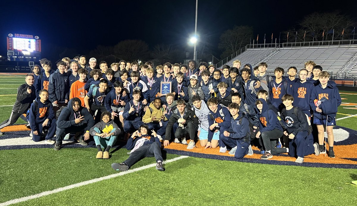 Huskies wrap up the 2024 Gus Scott Invitational with 17 PRs and finish as Team Champions! 🏆 Thank you to the teams who attended and competed tonight. #CCC 🔵🟠🐺🔵🟠