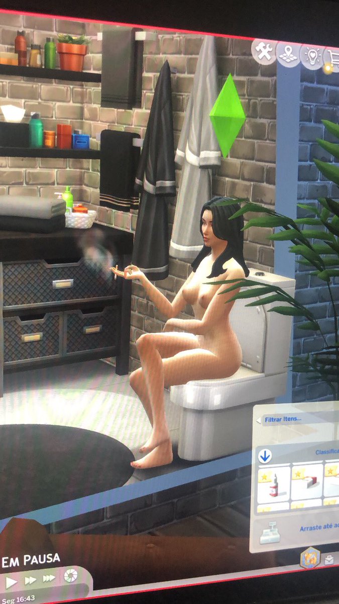 apropri4's tweet photo. baixei o mod de drogas no the sims 4 e minha sims simplesmente fumando um cigarrinho enquanto arreia o barro https://t.co/4NN3Tki2dS