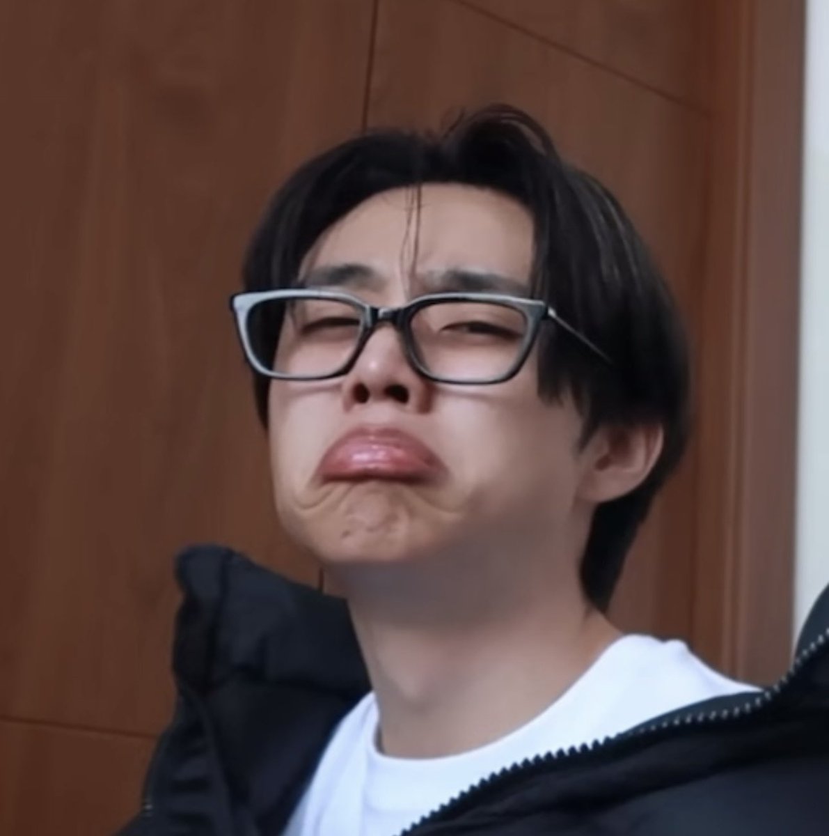 swlovezone's tweet image. barefaced cutie