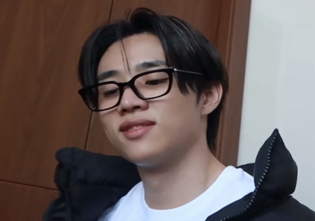 swlovezone's tweet image. barefaced cutie