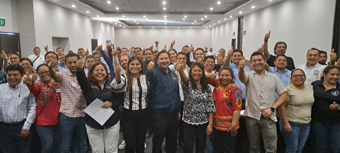 DGETAyCMOFICIAL's tweet photo. Concluyeron con éxito los trabajos de fortalecimiento académico sobre #EducaciónDual, con una proyección estimada para incluir más de 200 estudiantes en los planteles de Oaxaca. #Edualízate @GIZMexico https://t.co/LGnWHf8G9T