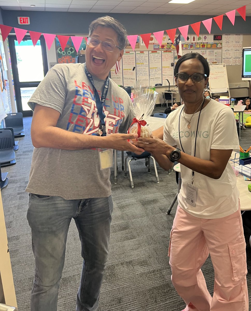 April is Bilingual/Multilingual Learner Advocacy Month! Shout out 📣 to <a href="/TWE_Texans/">Townewest Elementary</a> Terrific Principal @erikka_edmond08 who embraces &amp; advocates for more inclusive &amp; equitable practices for our Emergent Bilinguals!  Also, thanks for the treats 🧁 today! <a href="/FBISD_MSD/">FBISD Multilingual Programs</a> #changemakers