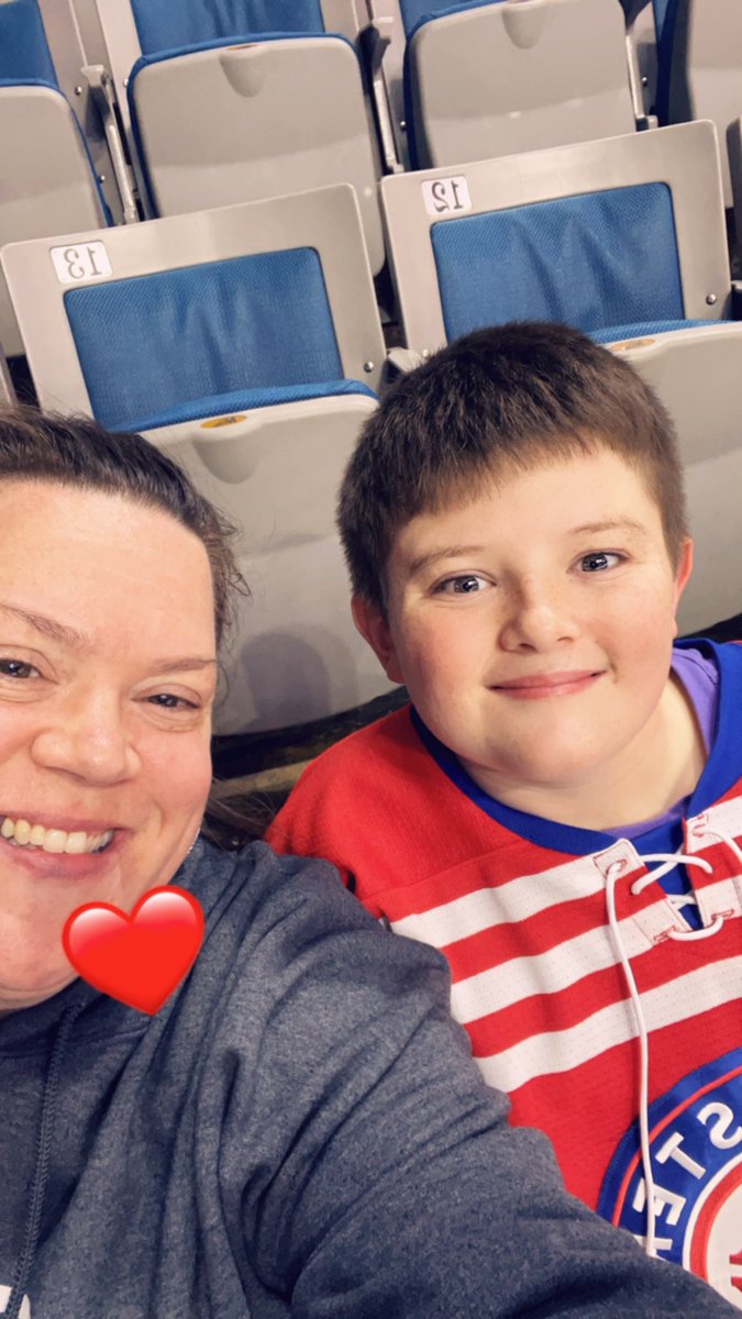 athy_ashly's tweet photo. @FWKomets #letsgokomets Night out with this guy! https://t.co/EurCFQaj3F