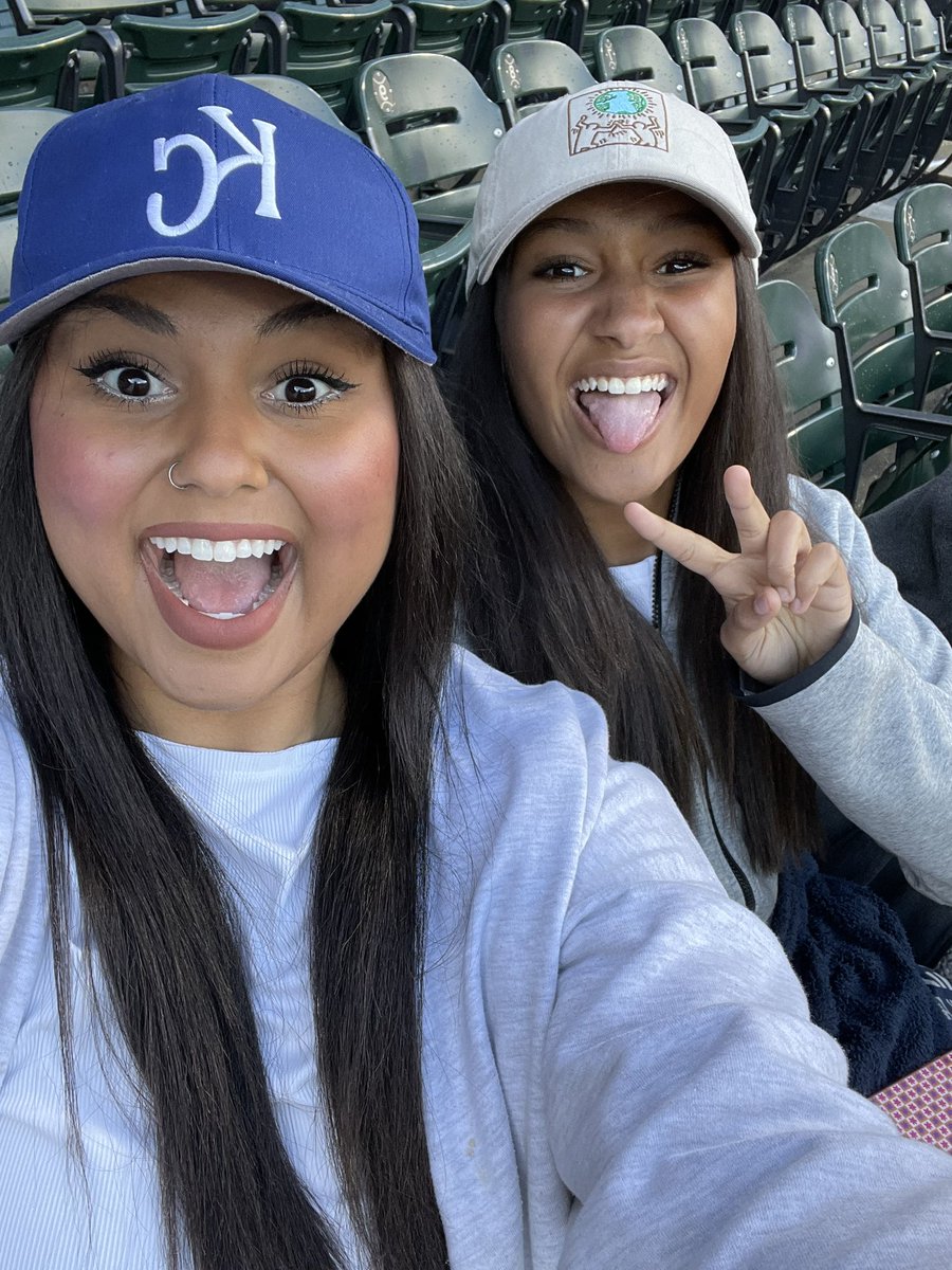 thtgrlbrooklynn's tweet photo. #BetterAtTheBallpark https://t.co/HB8ks0A2Ax