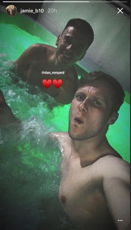 CelebWanker's tweet photo. Hot tubs with Jamie Borthwick look fun... https://t.co/XRruiFjvbu