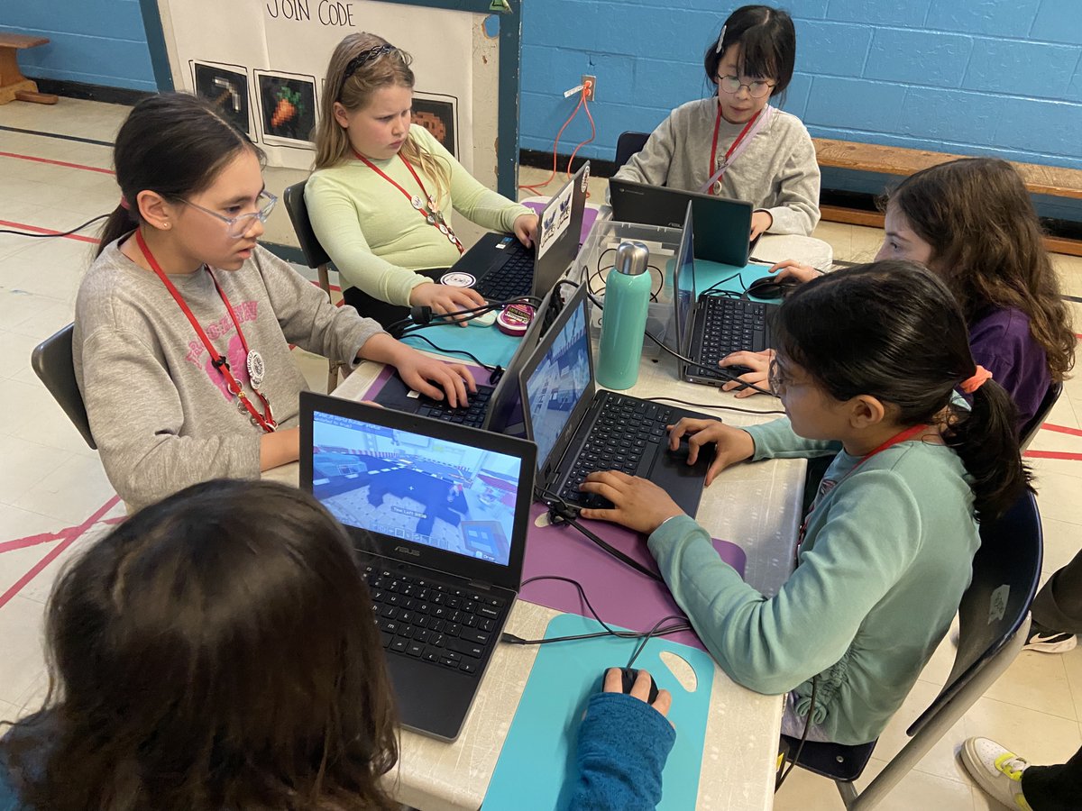 @Sebasualto @PlayCraftLearn @tdsb @McMurrichParent @KatPapulkas 🎮 Round 1 Make & Model > Splat Racers #Teamwork #ProblemSolving #Communication #STEM Design Challenge: Building > transport hub in city, renewable energy, accessible & safe for travellers 🦉 Go Owls Go 🎮 @Sebasualto @PlayCraftLearn @tdsb @McMurrichParent 4/