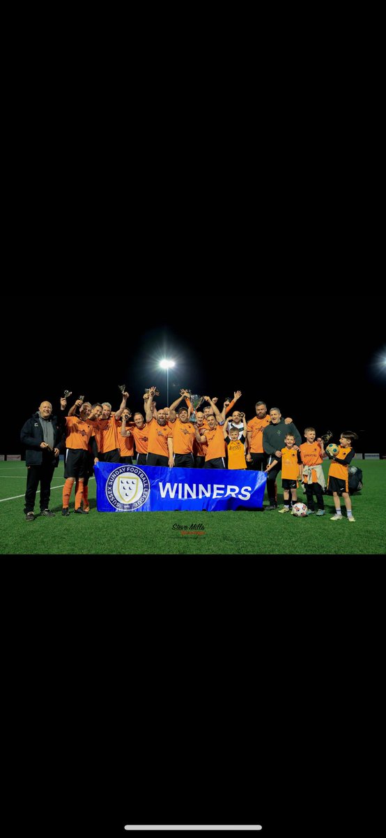MileOakVetsFC's tweet photo. Double winners💥
A fairly comfortable 4-0 win against Worthing Tn vets secured the lge &amp; cup double🏆🏆for Oak vets tonight in @sussexsundayfl vets cup final, sponsored by Vita Risk Solutions,
@kevwitham(2), @jasongathern &amp; Leo day with the goals. 
@mileoak_fc 
🖤🧡⚽️👴🏻🏆👴🏻⚽️🧡🖤 https://t.co/w9F9xNMfnf