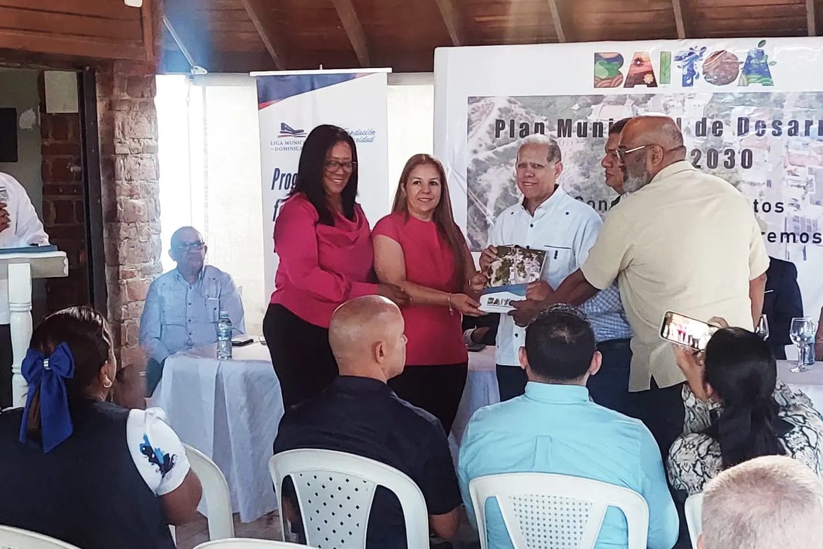 domingomatias's tweet photo. El municipio de Baitoa ya tiene su Plan Municipal de Desarrollo. Ahora toca el compromiso de ponerle presupuesto a los objetivos, resultados y las acciones.

@mineconomiard @fsolidaridad
@fedomurd
#baitoa #Santiago #FEDOMU #fundaciónsolidaridad
#LMD 

#municipalidad  #territorializando #planificación #desarrollo