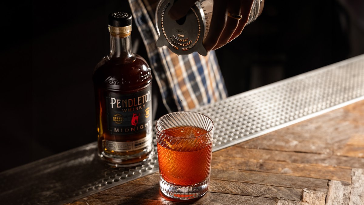 PendletonWhisky's tweet photo. Made with pure, glacier-fed spring water from Oregon’s Mt. Hood, #PendletonMidnight delivers a complex taste and an exceptionally smooth finish. Check out all the cocktails you can make #WithPendleton. 🥃 https://t.co/GV6Sx5mYDm https://t.co/dV9sWw1IFe