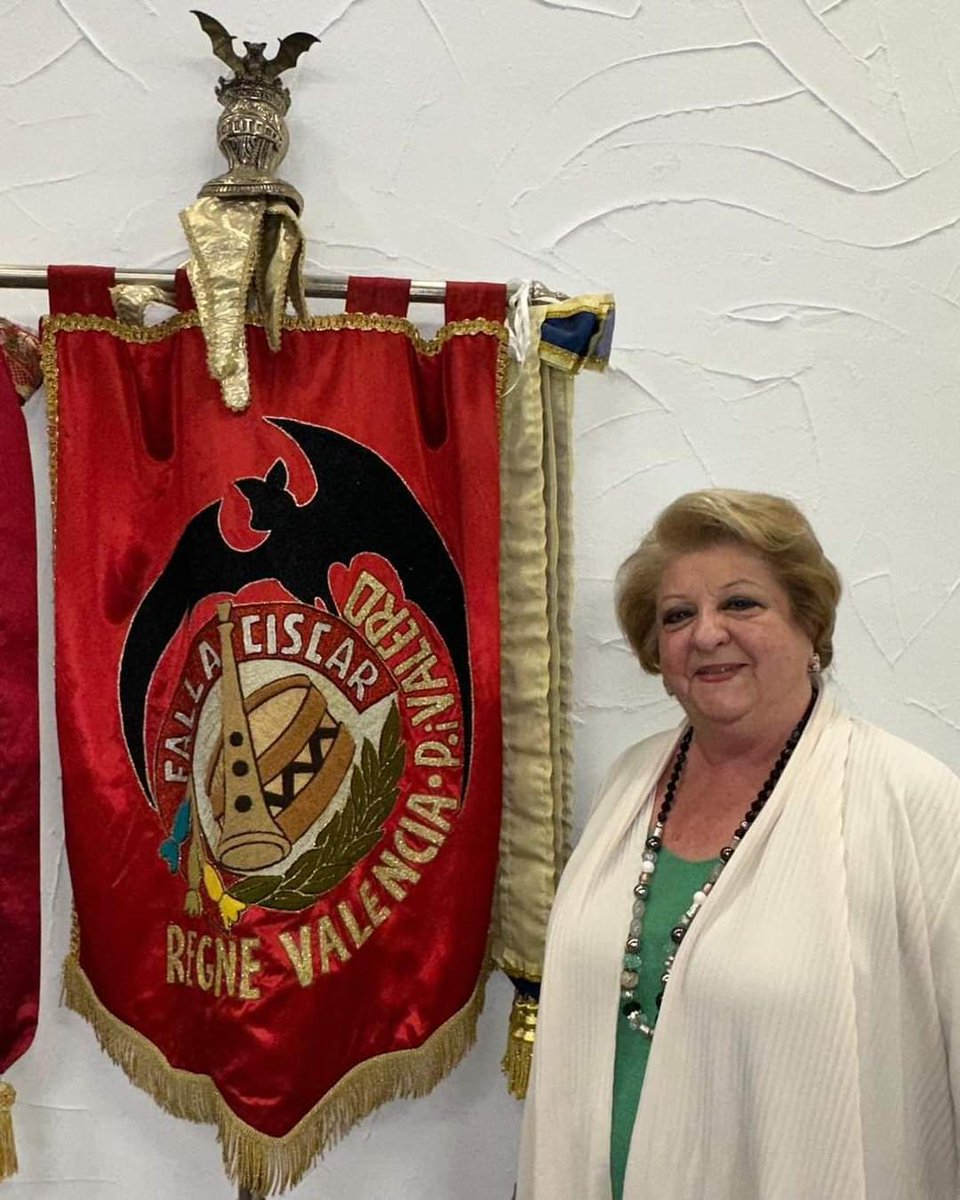 Falla_161's tweet image. Dijous passat 12 d'abril, en junta general ordinària, va ser reelegida per unanimitat Amparo Bonet com a presidenta de la nostra comissió per a l'exercici 24/25.
Enhorabona Amparo!