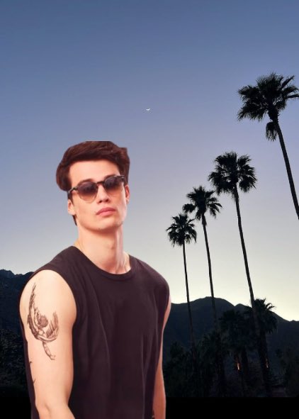 miha_raikko's tweet photo. Hayes Campbell posing in Palm Springs, before heading to Coachella #AugustMoon #Moonheads https://t.co/6To4RnjFTA