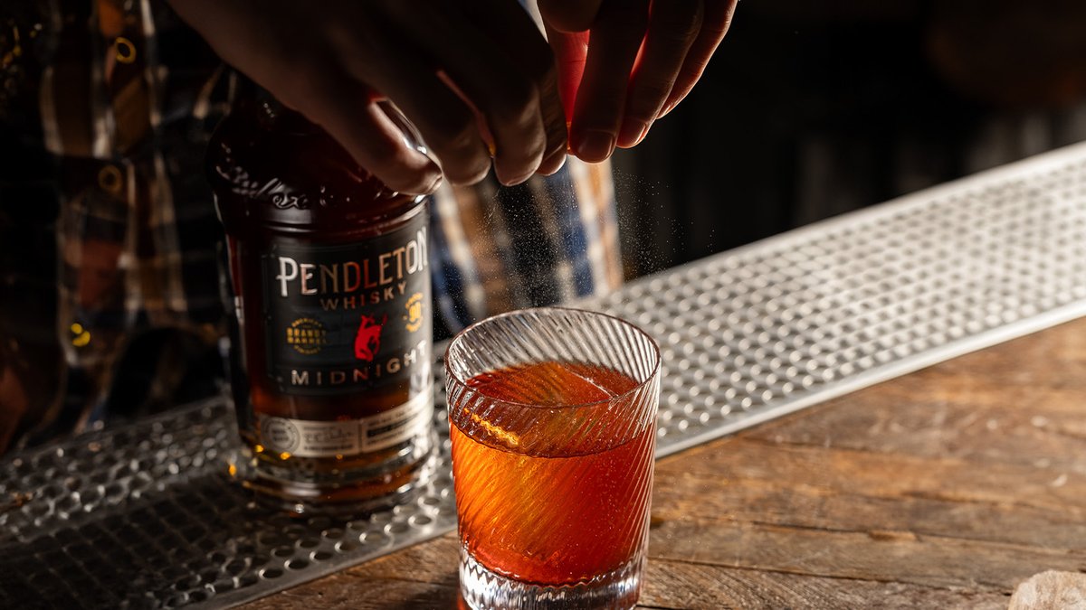 PendletonWhisky's tweet photo. Made with pure, glacier-fed spring water from Oregon’s Mt. Hood, #PendletonMidnight delivers a complex taste and an exceptionally smooth finish. Check out all the cocktails you can make #WithPendleton. 🥃 https://t.co/GV6Sx5mYDm https://t.co/dV9sWw1IFe