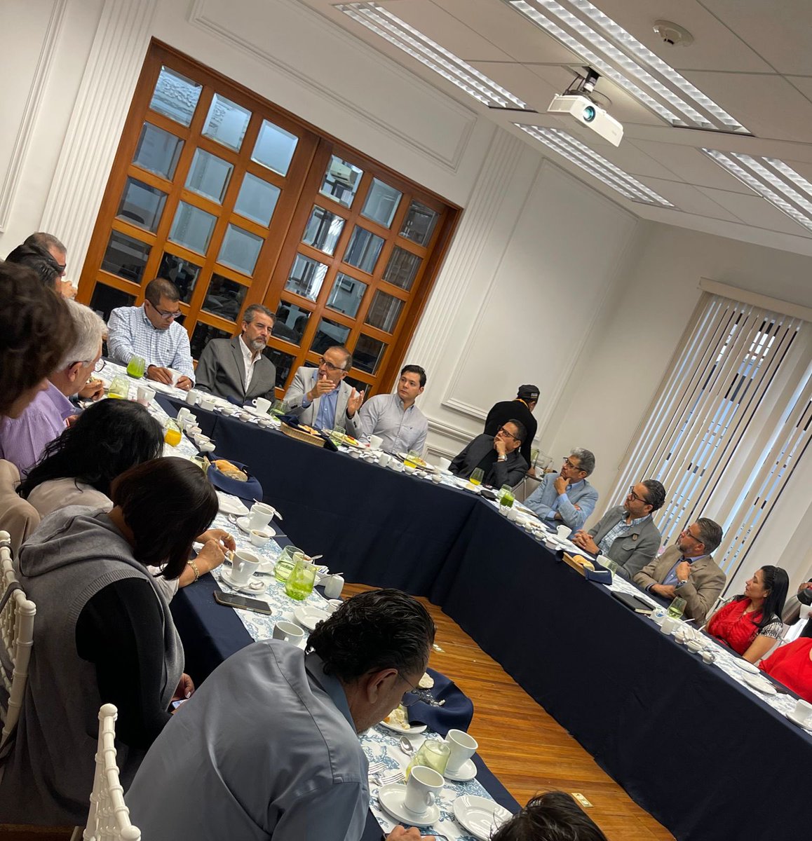 CoparmexPdtePue's tweet photo. Un lujo ha sido escuchar al Dr. Jorge Arias del #IDDMEX charlar sobre los retos de la #democracia en #México
Compartimos dos grandes eventos, uno con jóvenes en el @TecdeMonterrey #Puebla y otro con empresarios en @CoparmexPuebla
3 de sus conceptos que nos llevamos de tarea:
▶️ Cada uno tiene un m2 de democracia para cuidar.
▶️ Cuando la democracia muere se impone la autocracia.
▶️ En la defensa de la democracia hay que dar todas las batallas posibles, sin caer en la polarización, la democracia son soluciones conjuntas.
#ParticipoVotoExijo #DiálogosporlaDemocracia #PoliLat
@Coparmex @USEMPuebla @INEMexico