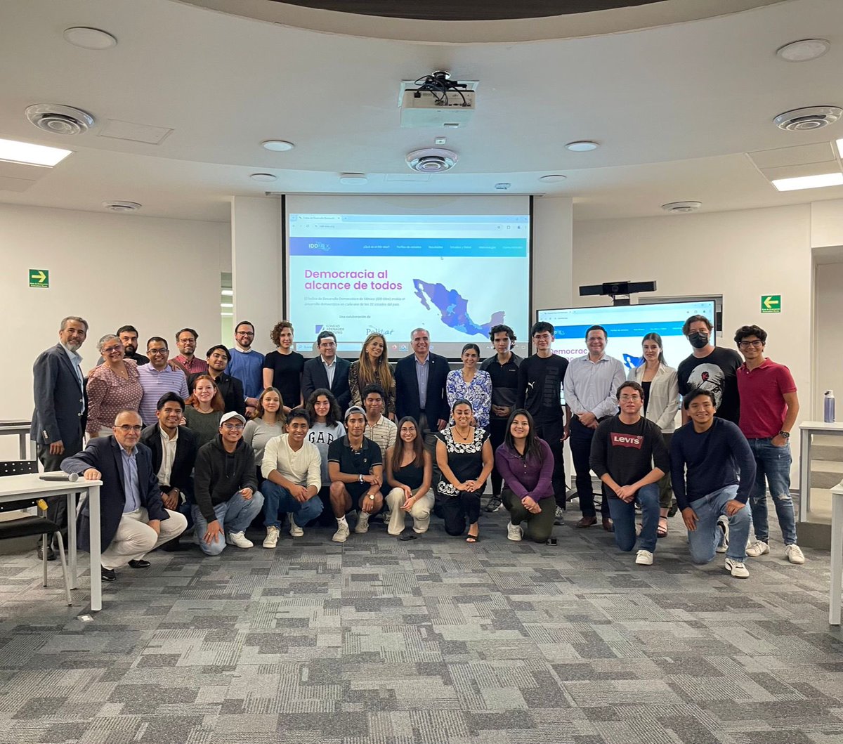 CoparmexPdtePue's tweet photo. Un lujo ha sido escuchar al Dr. Jorge Arias del #IDDMEX charlar sobre los retos de la #democracia en #México
Compartimos dos grandes eventos, uno con jóvenes en el @TecdeMonterrey #Puebla y otro con empresarios en @CoparmexPuebla
3 de sus conceptos que nos llevamos de tarea:
▶️ Cada uno tiene un m2 de democracia para cuidar.
▶️ Cuando la democracia muere se impone la autocracia.
▶️ En la defensa de la democracia hay que dar todas las batallas posibles, sin caer en la polarización, la democracia son soluciones conjuntas.
#ParticipoVotoExijo #DiálogosporlaDemocracia #PoliLat
@Coparmex @USEMPuebla @INEMexico