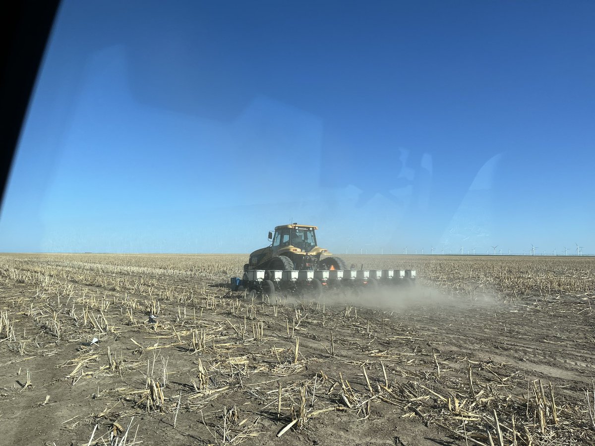 hbusch's tweet photo. #Plant24 started rolling a couple days ago. Here is to a safe planting season with timely rains and minimal breakdowns. #CatChallenger #KinzePlanters #BuschFarms #Corn24 https://t.co/0aB60y63bC