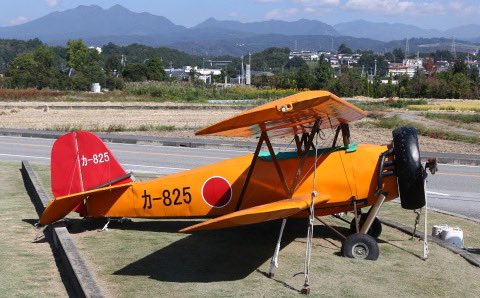 日本航空高校の敷地内には「赤とんぼ」が展示されていたりする