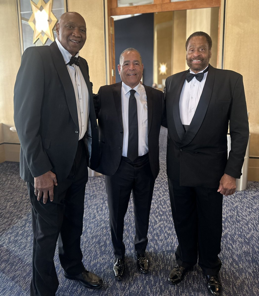 LEGENDS! @UHCougarMBK Royalty Elvin Hayes and Don Chaney #ForTheCity x #GoCoogs