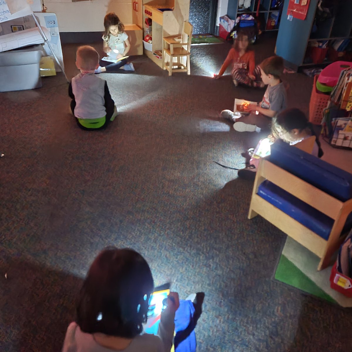 Practicing our reading skills with some flashlight reading!
@ccsd59 <a href="/D59Byrd/">Admiral Byrd Elementary</a>