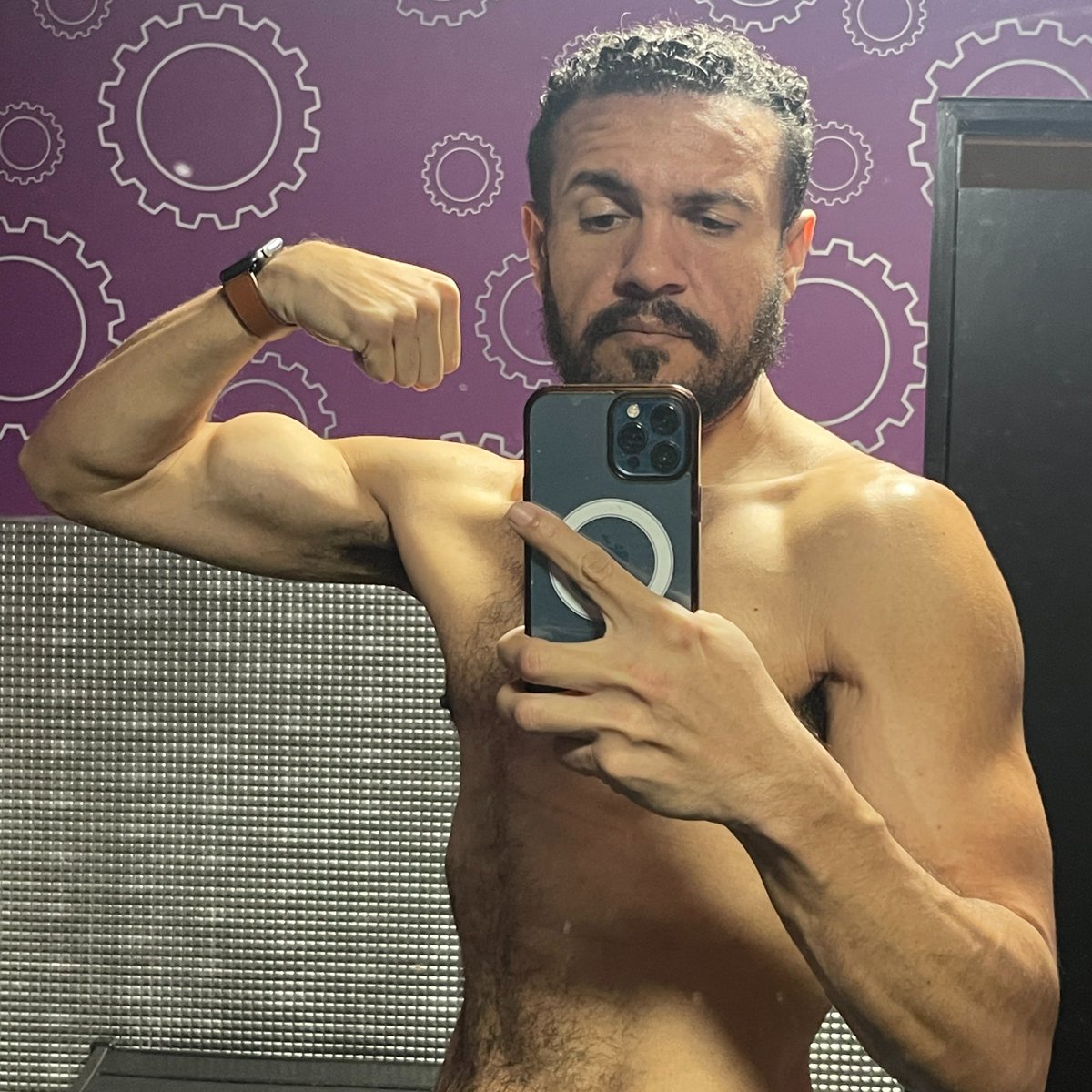 KamPeH's tweet photo. En ete hogar se reportan sudores.

#gym 
#FullBodyDay
#ElHijoDeRoque
#ElSobrinoDeFer
#Reportalosudore https://t.co/0YCeRdC6rt