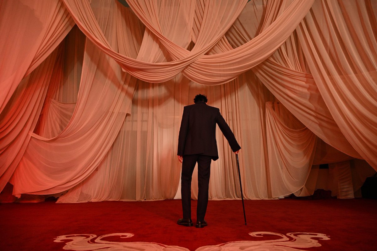 12.04.2024 : YangYang's studio weibo update 

𝗜𝗡𝗦𝗧𝗔𝗡𝗧｜🌠 ᯓ
สังเกตดูสิ ดวงดาวคือภาษาลับแห่งช่วงเวลานี้ ส่องแสงระยิบระยับและจับสัญญาณแห่งความสนใจ

#ValentinoYANGYANG 
YangYang ValentinoDiVas
#หยางหยาง #YangYang #YangYang杨洋 #杨洋 
(1/2)